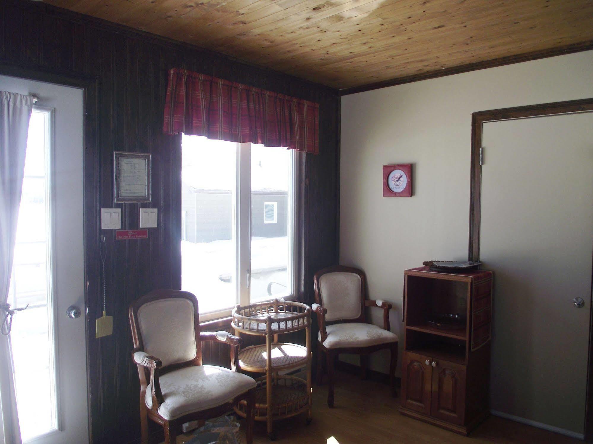 Les Chalets Baie Cascouia Larouche Dış mekan fotoğraf