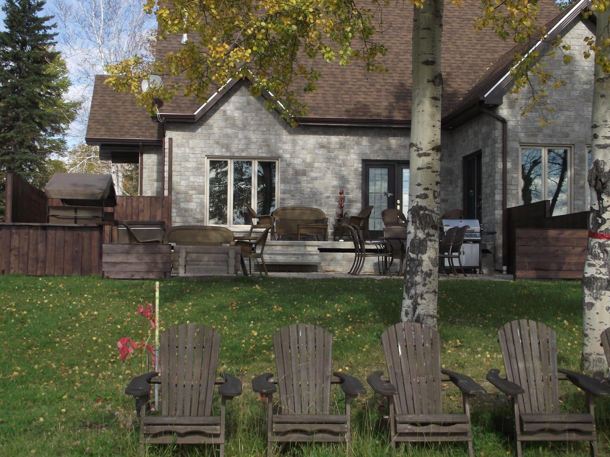 Les Chalets Baie Cascouia Larouche Dış mekan fotoğraf